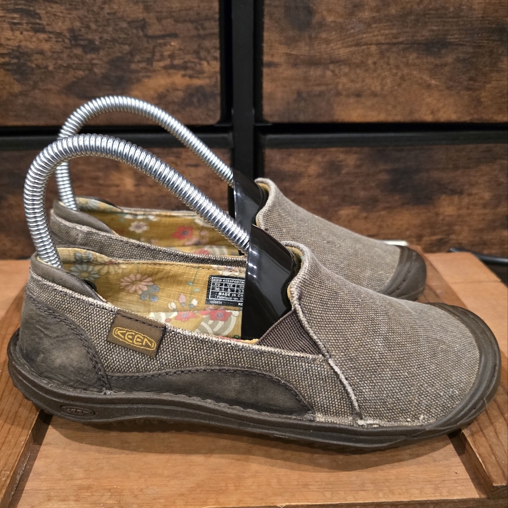 Keen Shoes US 6 Cush Golden Summer Slip On Canvas Leather Comfort Walking